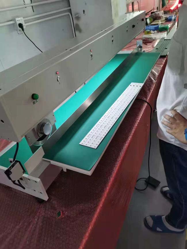 Brief introduction and working principle of V-groove PCB separator machine