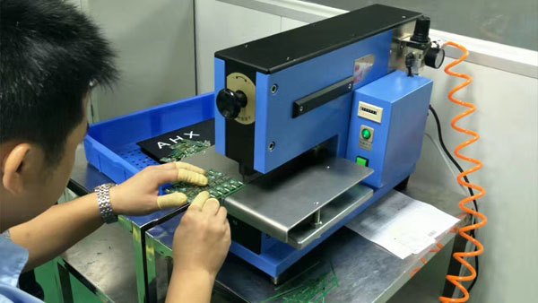Introduction to correct operation steps of various PCB depaneling machines